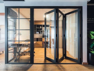 D'. Le Roi Soleil - Quang An, Vietnam D'. Le Roi Soleil - Quang An, Vietnam