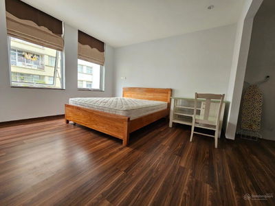 Lac Long Quan Street, Vietnam Lac Long Quan Street, Vietnam