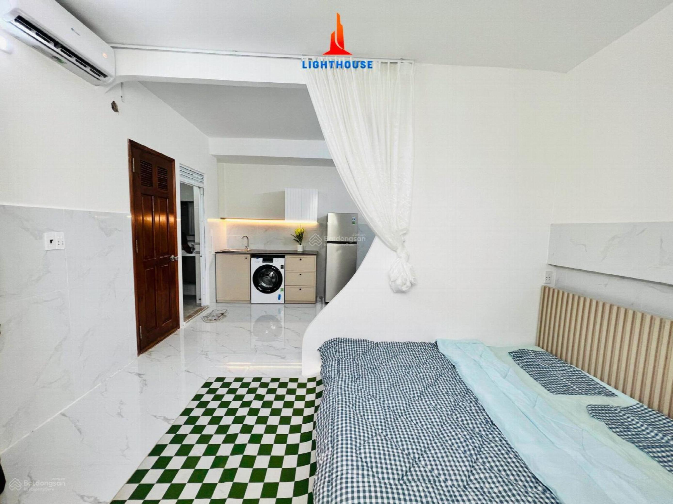 Dang Thuy Tram Street, Vietnam Dang Thuy Tram Street, Vietnam