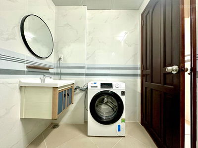 Dang Thuy Tram Street, Vietnam Dang Thuy Tram Street, Vietnam