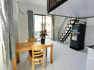 Mai Chi Tho Street, Vietnam  Mai Chi Tho Street, Vietnam