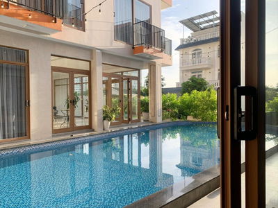 Mai Chi Tho Street, Vietnam  Mai Chi Tho Street, Vietnam