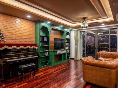 D'. Le Roi Soleil, Vietnam D'. Le Roi Soleil, Vietnam