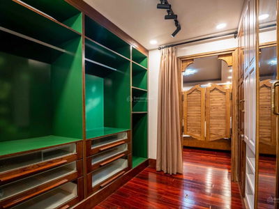 D'. Le Roi Soleil, Vietnam D'. Le Roi Soleil, Vietnam