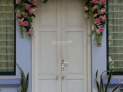 Nguyen Hong Street, Vietnam Nguyen Hong Street, Vietnam