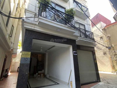 Bat Khoi Street, Vietnam  Bat Khoi Street, Vietnam