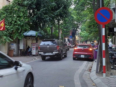 Hoang Ngoc Phach Street Hoang Ngoc Phach Street