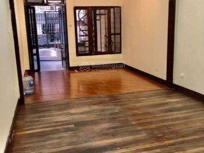 Nguyen Hong Street, Vietnam Nguyen Hong Street, Vietnam