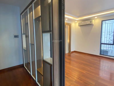 Dong Me Street, Vietnam Dong Me Street, Vietnam