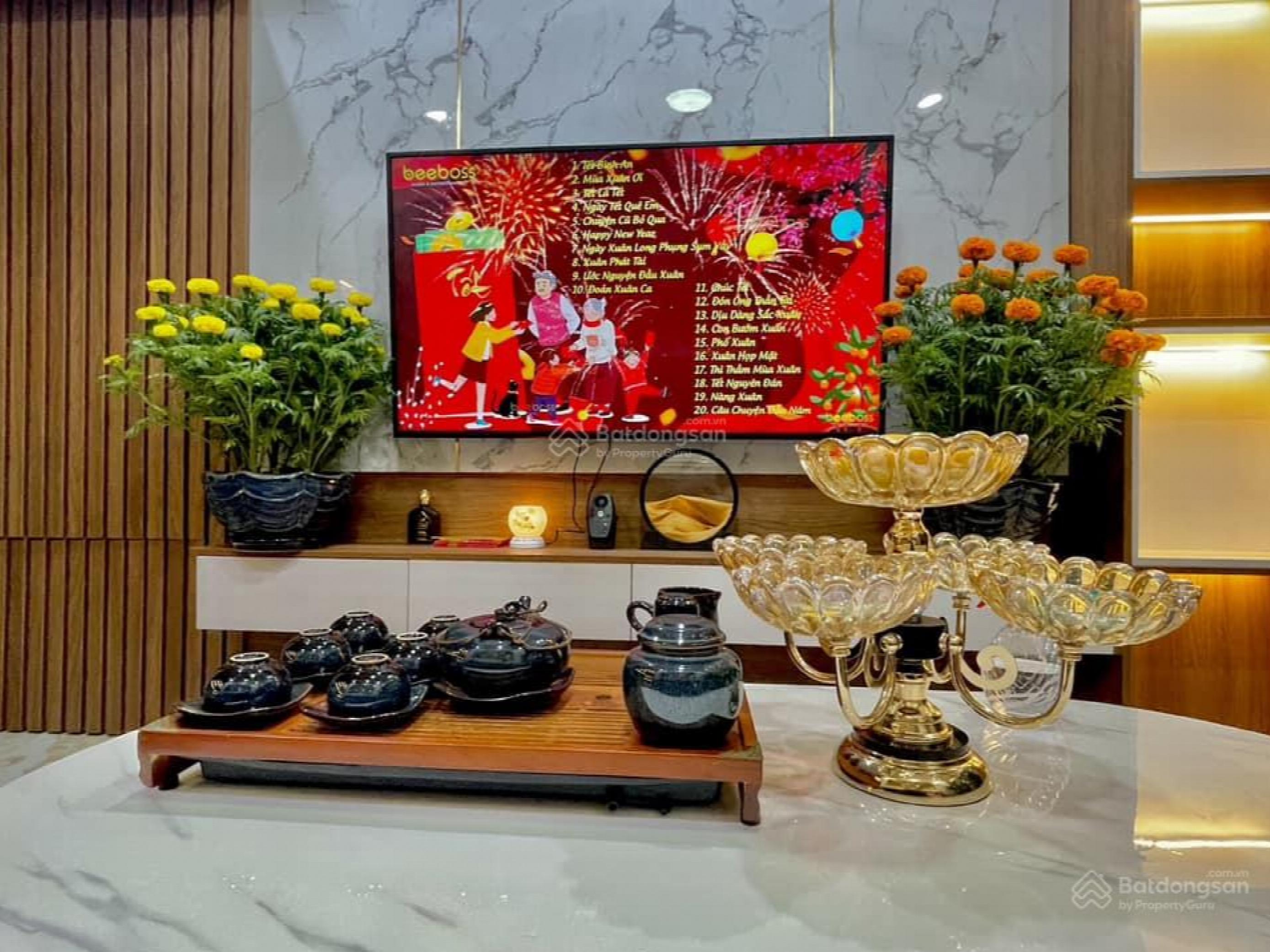 Thach Ban Street, Vietnam Thach Ban Street, Vietnam