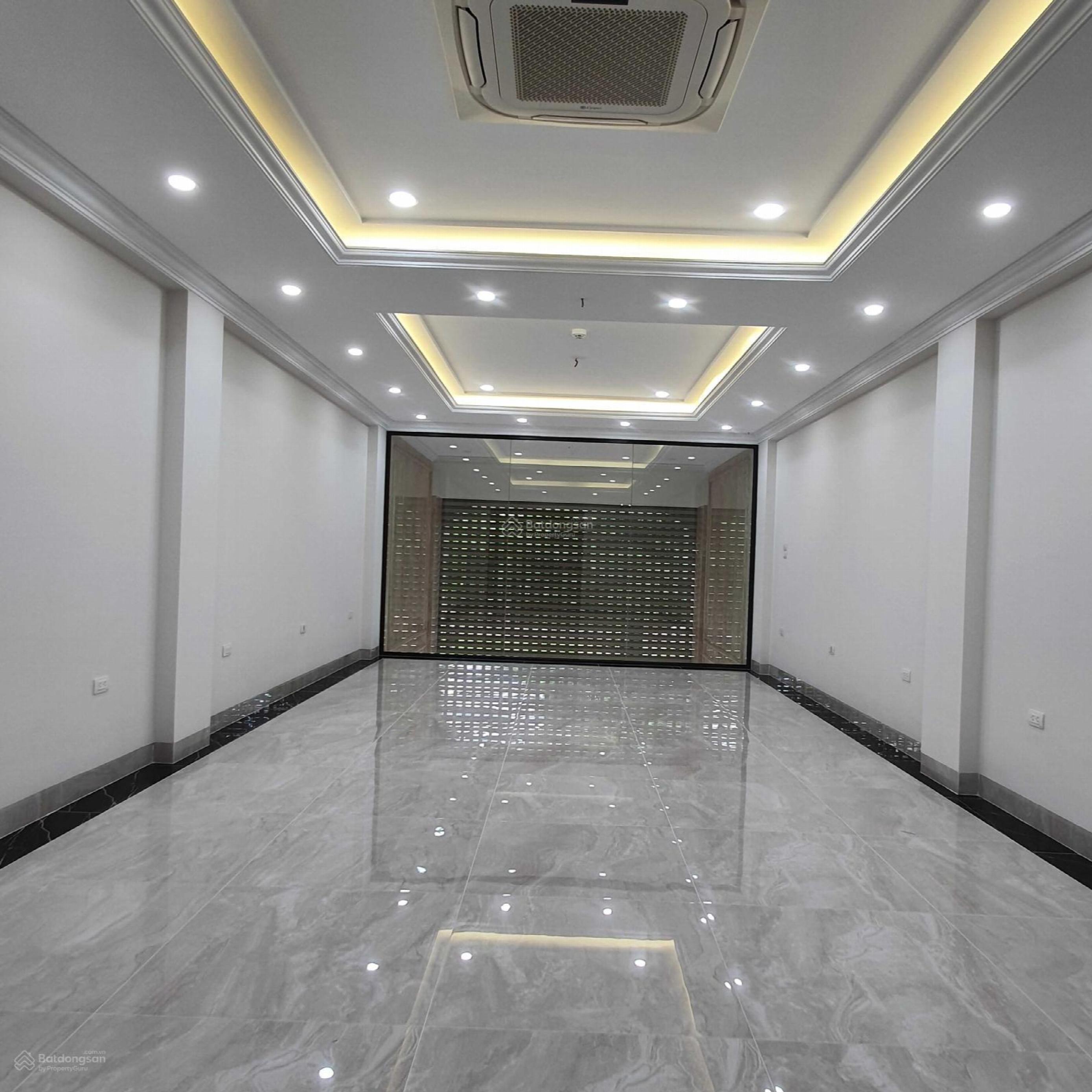 Khuong Dinh Street, Vietnam Khuong Dinh Street, Vietnam