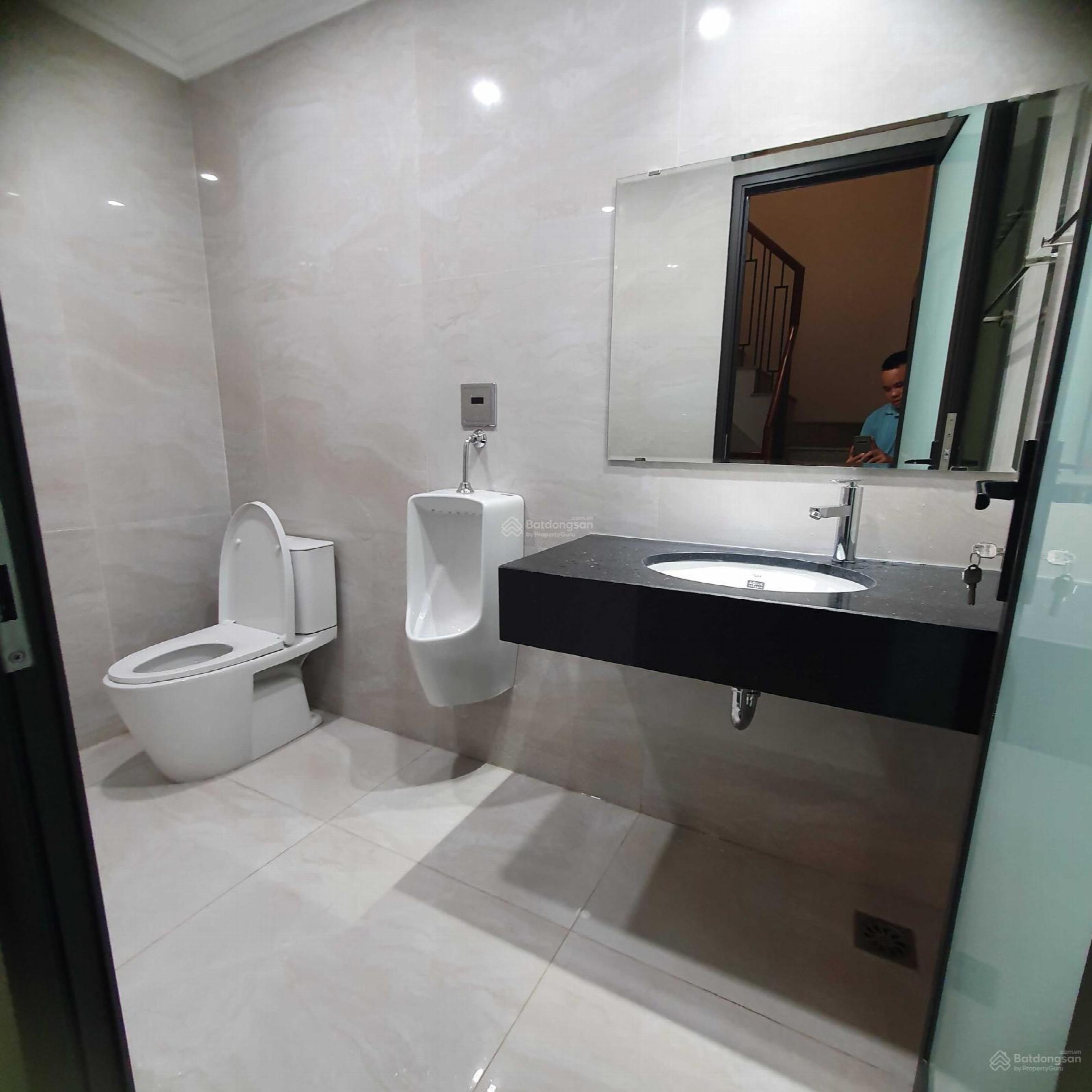 Khuong Dinh Street, Vietnam Khuong Dinh Street, Vietnam