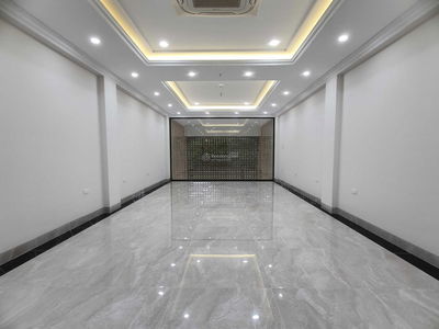 Khuong Dinh Street, Vietnam  Khuong Dinh Street, Vietnam