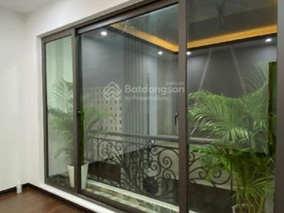 Van Mieu Street, Vietnam  Van Mieu Street, Vietnam