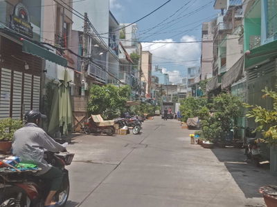 Lac Long Quan Street, Vietnam  Lac Long Quan Street, Vietnam