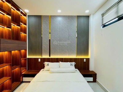 Le Duc Tho Street, Vietnam Le Duc Tho Street, Vietnam