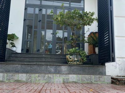 Long Thuan Street, Vietnam  Long Thuan Street, Vietnam