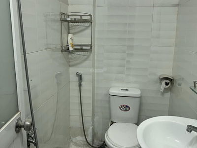 Le Van Luong Street, Vietnam  Le Van Luong Street, Vietnam