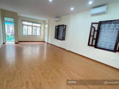 Hoang Cau Street, Vietnam Hoang Cau Street, Vietnam