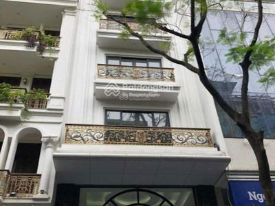 Hoang Hoa Tham Street