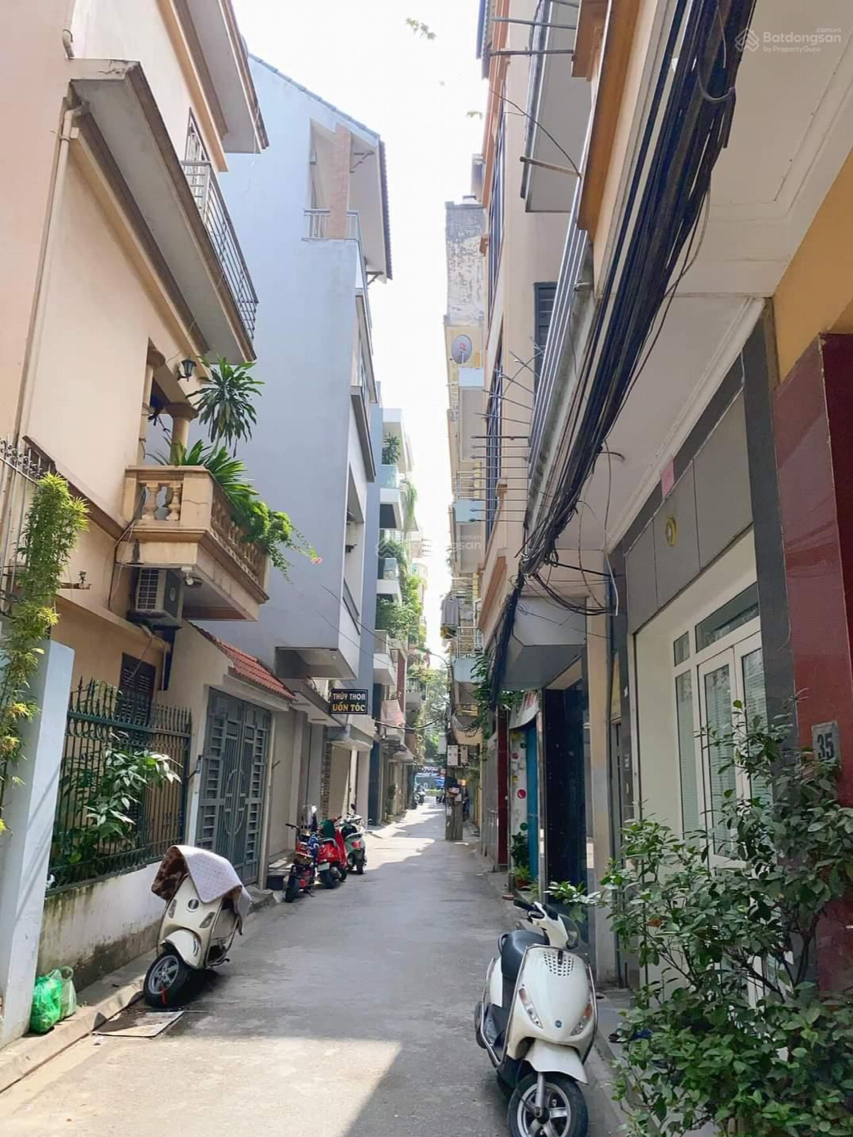 Nguyen Van Cu Street, Vietnam Nguyen Van Cu Street, Vietnam