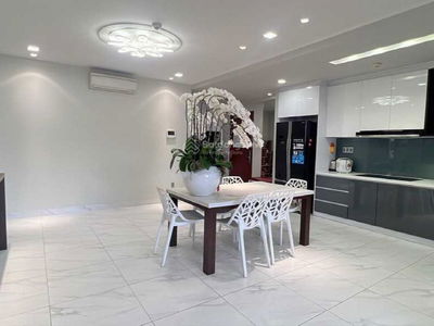 River Gate, Vietnam River Gate, Vietnam