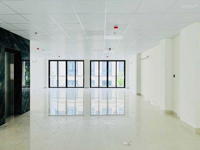 Hoang Van Thu Street, Vietnam Hoang Van Thu Street, Vietnam