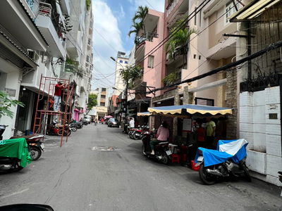 Le Thi Hong Gam Street, Vietnam  Le Thi Hong Gam Street, Vietnam