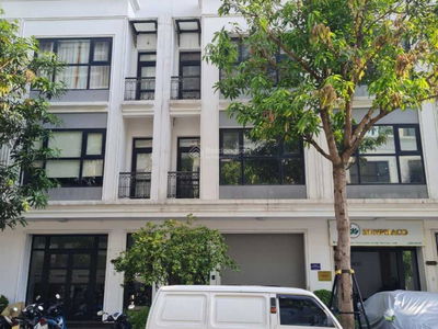 Ham Nghi Street, Vietnam Ham Nghi Street, Vietnam