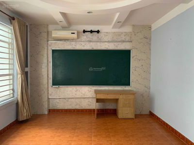 Le Van Luong Street, Vietnam  Le Van Luong Street, Vietnam