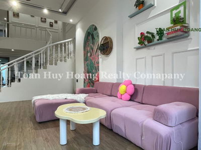 Pham Van Dong Street, Vietnam  Pham Van Dong Street, Vietnam