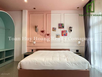 Pham Van Dong Street, Vietnam  Pham Van Dong Street, Vietnam