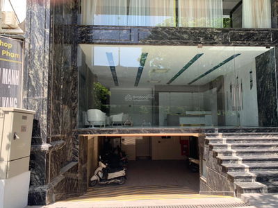 Lang Ha Street, Vietnam Lang Ha Street, Vietnam