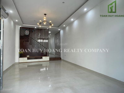 Pham Van Dong Street, Vietnam  Pham Van Dong Street, Vietnam