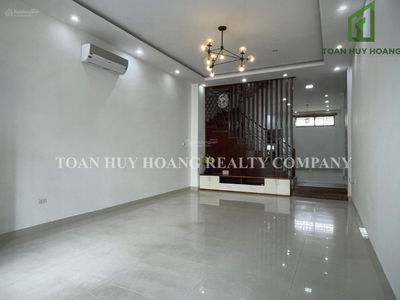 Pham Van Dong Street, Vietnam  Pham Van Dong Street, Vietnam