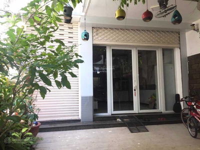 Phan Dang Luu Street, Vietnam  Phan Dang Luu Street, Vietnam