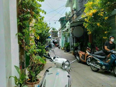 Le Duc Tho Street, Vietnam Le Duc Tho Street, Vietnam