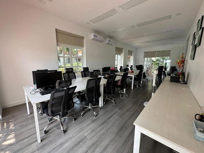 Nguyen Van Huong Street, Vietnam Nguyen Van Huong Street, Vietnam