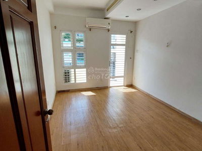 Nguyen Dinh Chinh Street, Vietnam Nguyen Dinh Chinh Street, Vietnam