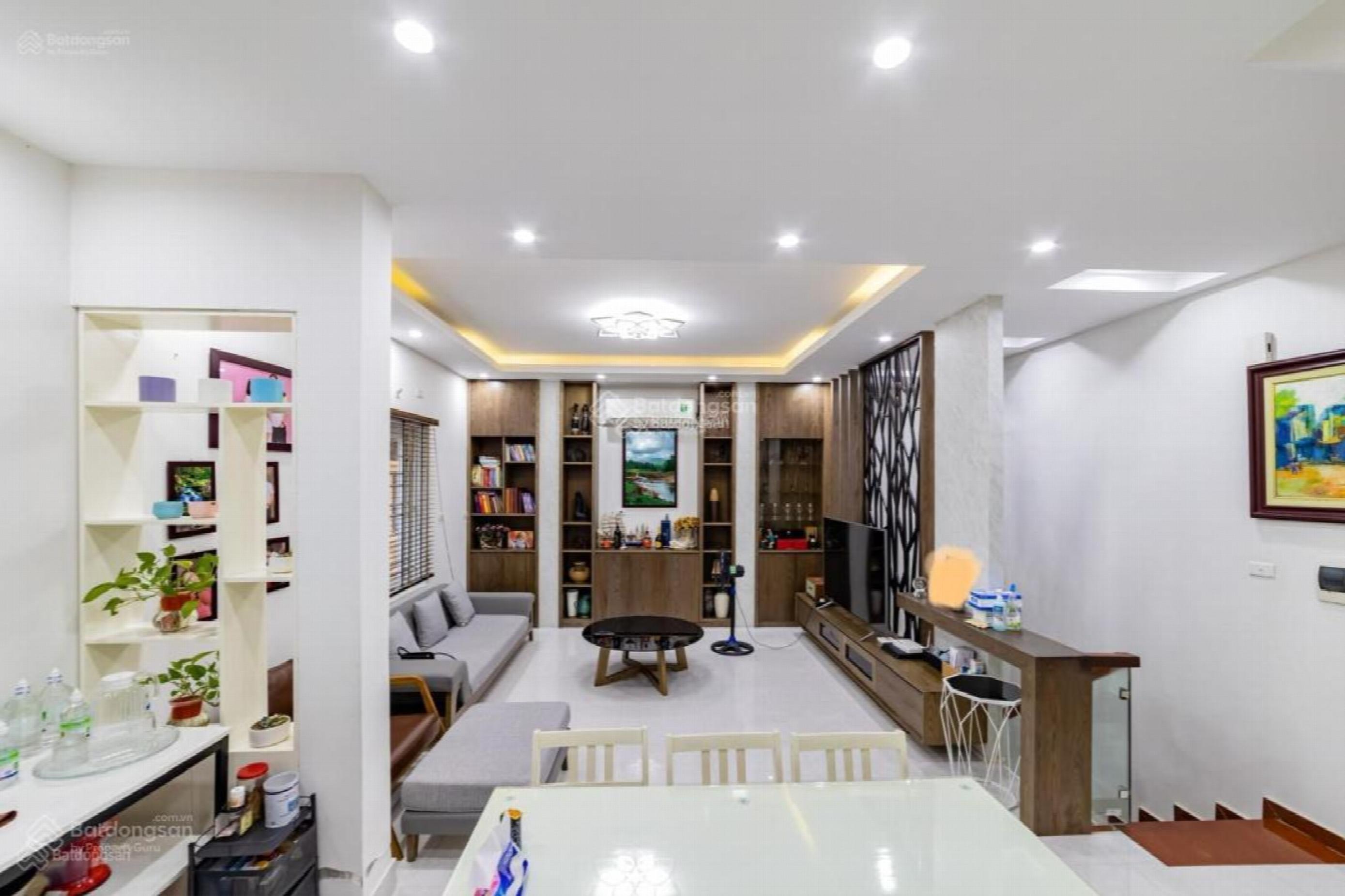 Ton Duc Thang Street, Vietnam Ton Duc Thang Street, Vietnam