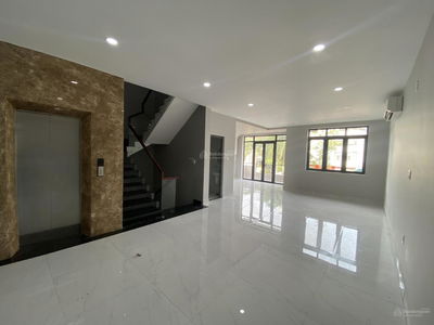 Him Lam Kenh Te, Vietnam  Him Lam Kenh Te, Vietnam