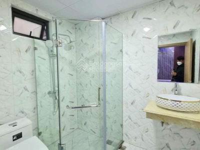 Nguyen Chi Thanh Street, Vietnam  Nguyen Chi Thanh Street, Vietnam