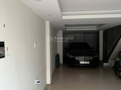 Nguyen Kiem Street, Vietnam Nguyen Kiem Street, Vietnam