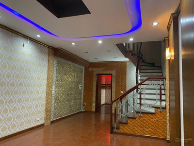 Lac Long Quan Street, Vietnam Lac Long Quan Street, Vietnam