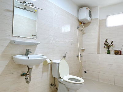 Nguyen Kiem Street, Vietnam  Nguyen Kiem Street, Vietnam