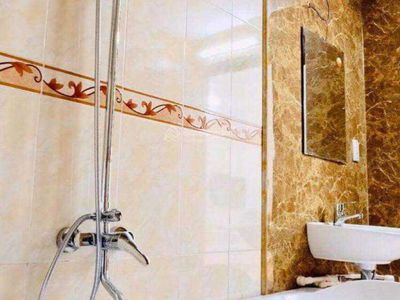 Lac Long Quan Street, Vietnam Lac Long Quan Street, Vietnam