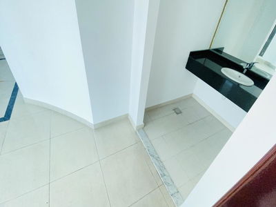 Violet, United Arab Emirates  Violet, United Arab Emirates