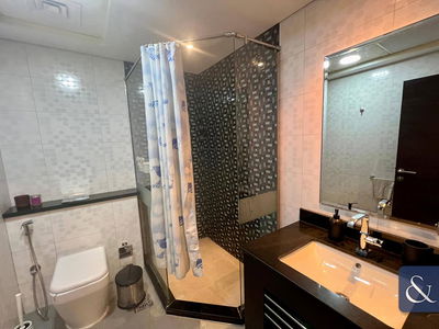 Cayan Tower, United Arab Emirates  Cayan Tower, United Arab Emirates