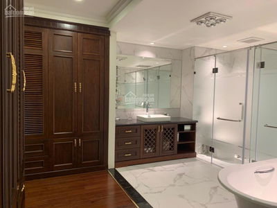 D'. Le Roi Soleil - Quang An, Vietnam D'. Le Roi Soleil - Quang An, Vietnam