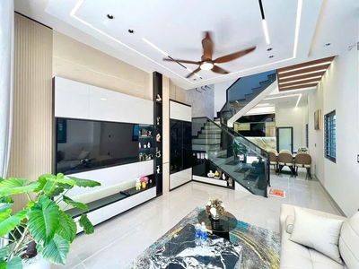 At the door, Vietnam At the door, Vietnam